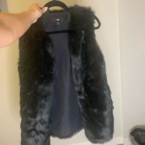 💞 (2 for $20) Black Faux Fur Vest